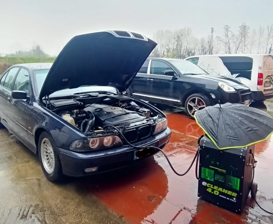 VERY SMOKY BMW 250, SOLVED WITH HYDROMAVERICH ECLEANER HYDROGEN DECARBONISATION