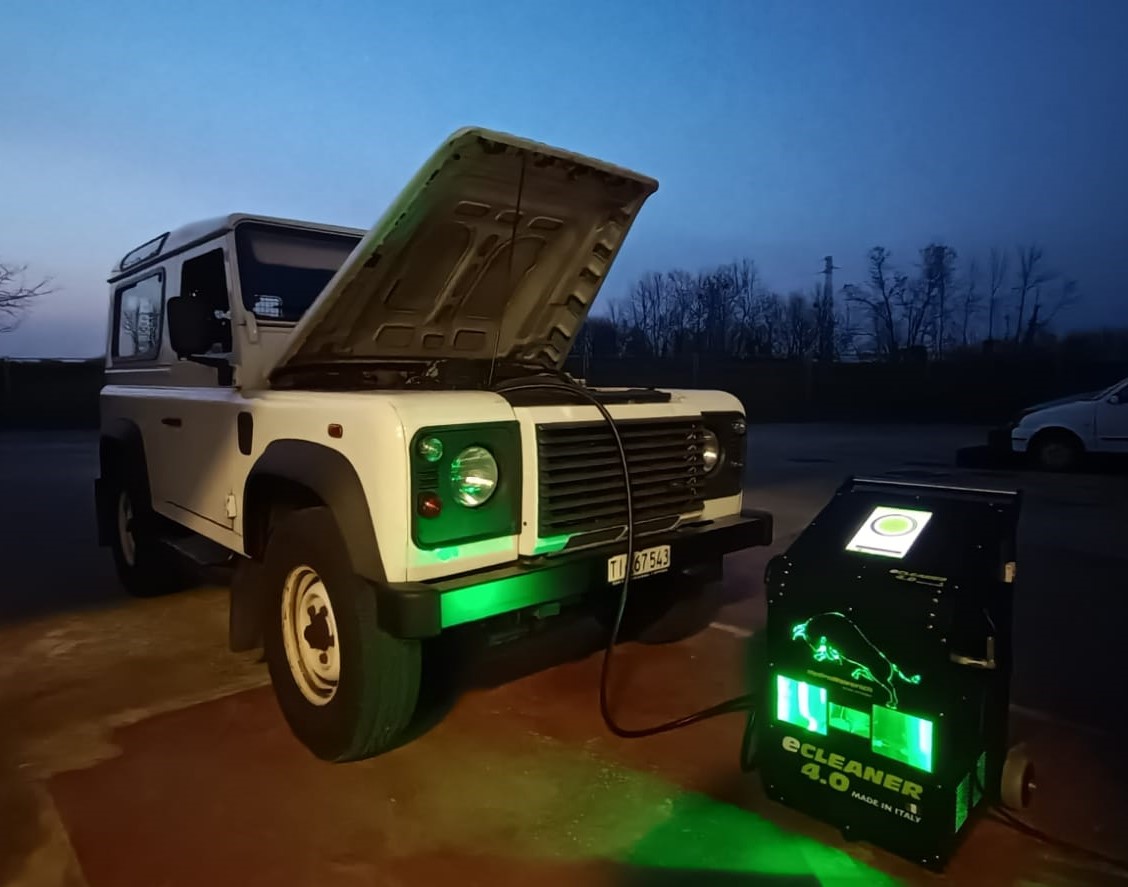 DEKARBONISIERUNG DES LAND ROVER DEFENDER MIT HYDROMAVERICH ECLEANER-WASSERSTOFF