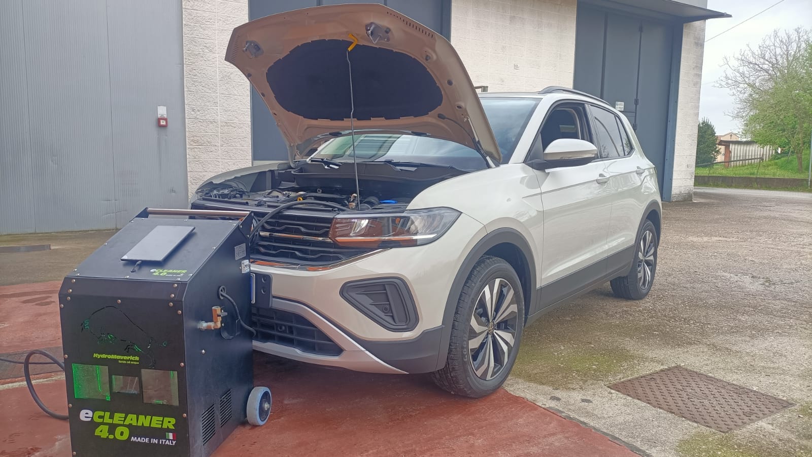 VOLKSWAGEN T-CROSS PREVENTIVE DECARBONISATION WITH HYDROMAVERICH ECLEANER HYDROGEN